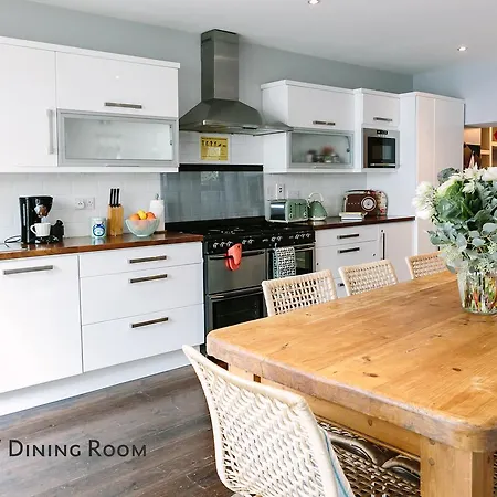Cosy Home; Sleeps 10/11. 15 Minutes' Walk Dublino